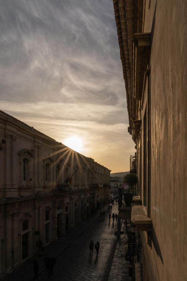 Q92 Noto Exterior foto